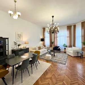 Hillside Luxury With Free Garage Apartment Budapest